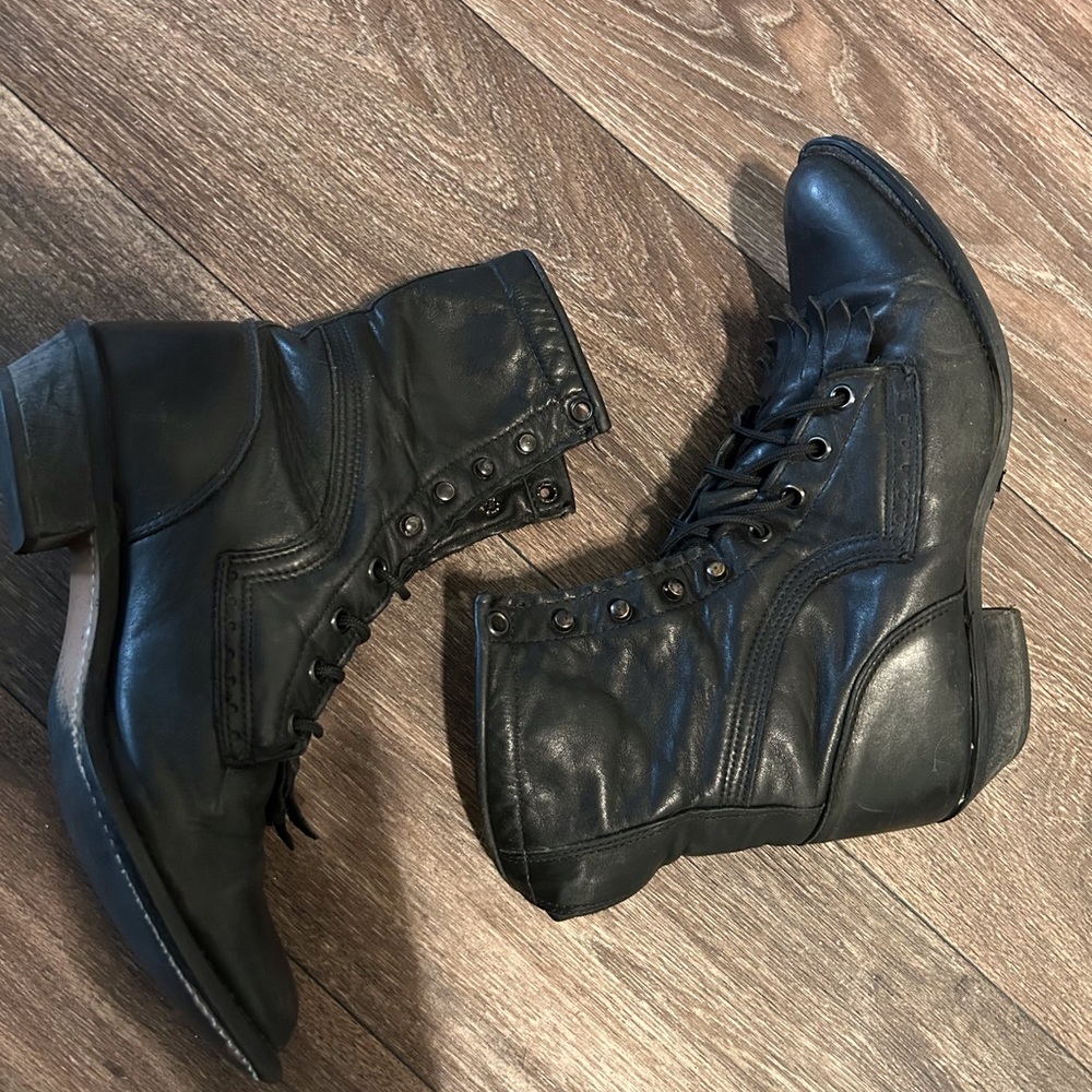 Wrangler size 7 black boots